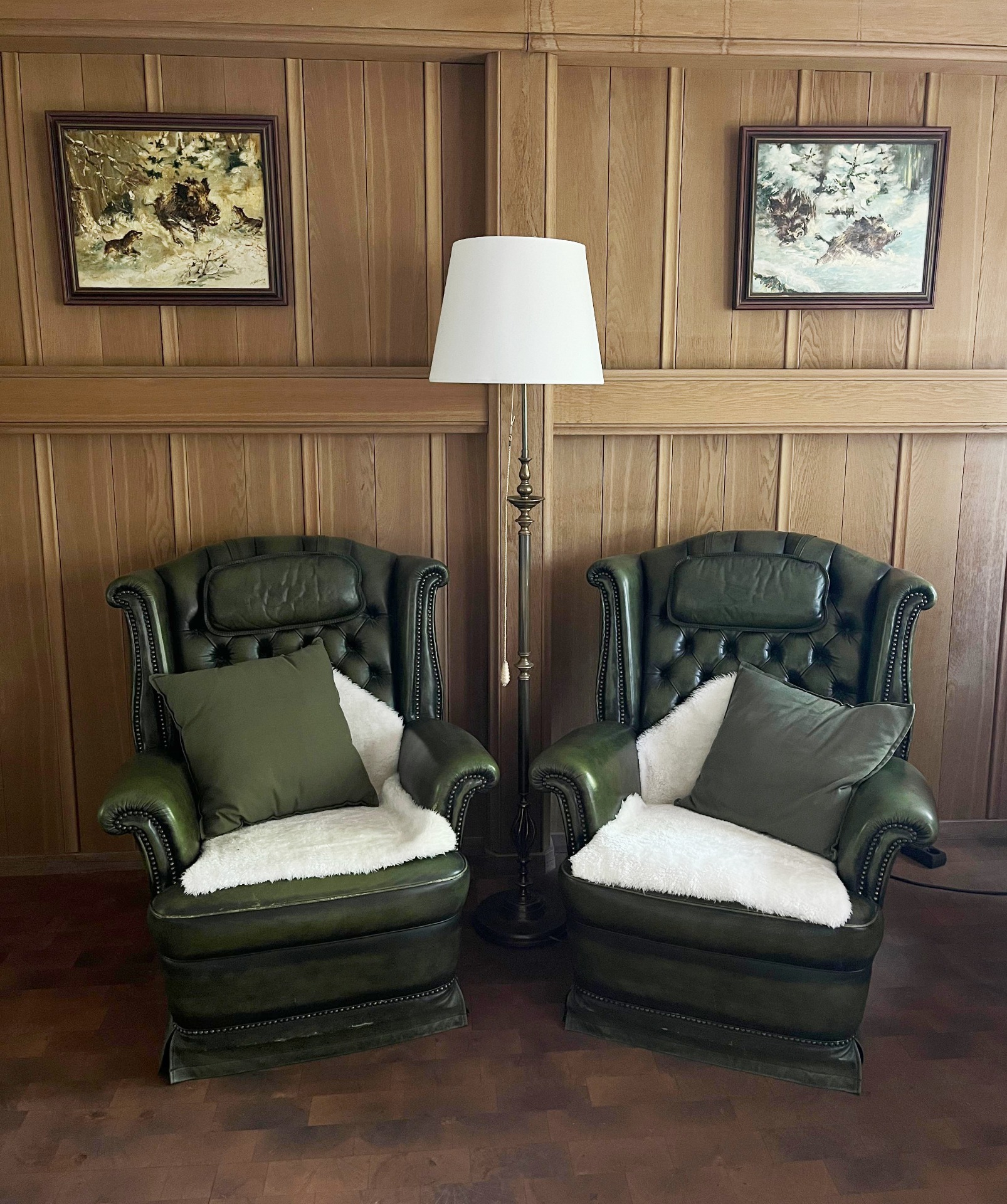 Sitzmöglichkeiten in einem Doppelzimmer